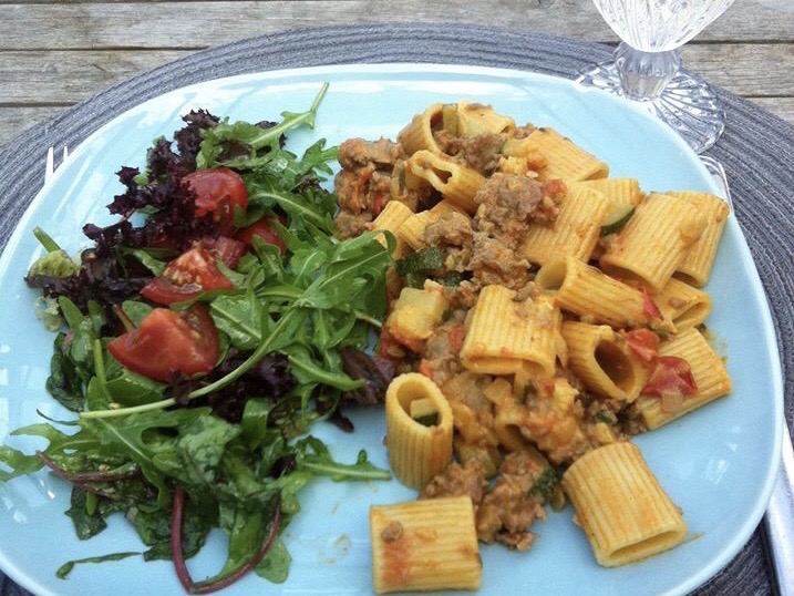 Worstpasta met courgettesaus