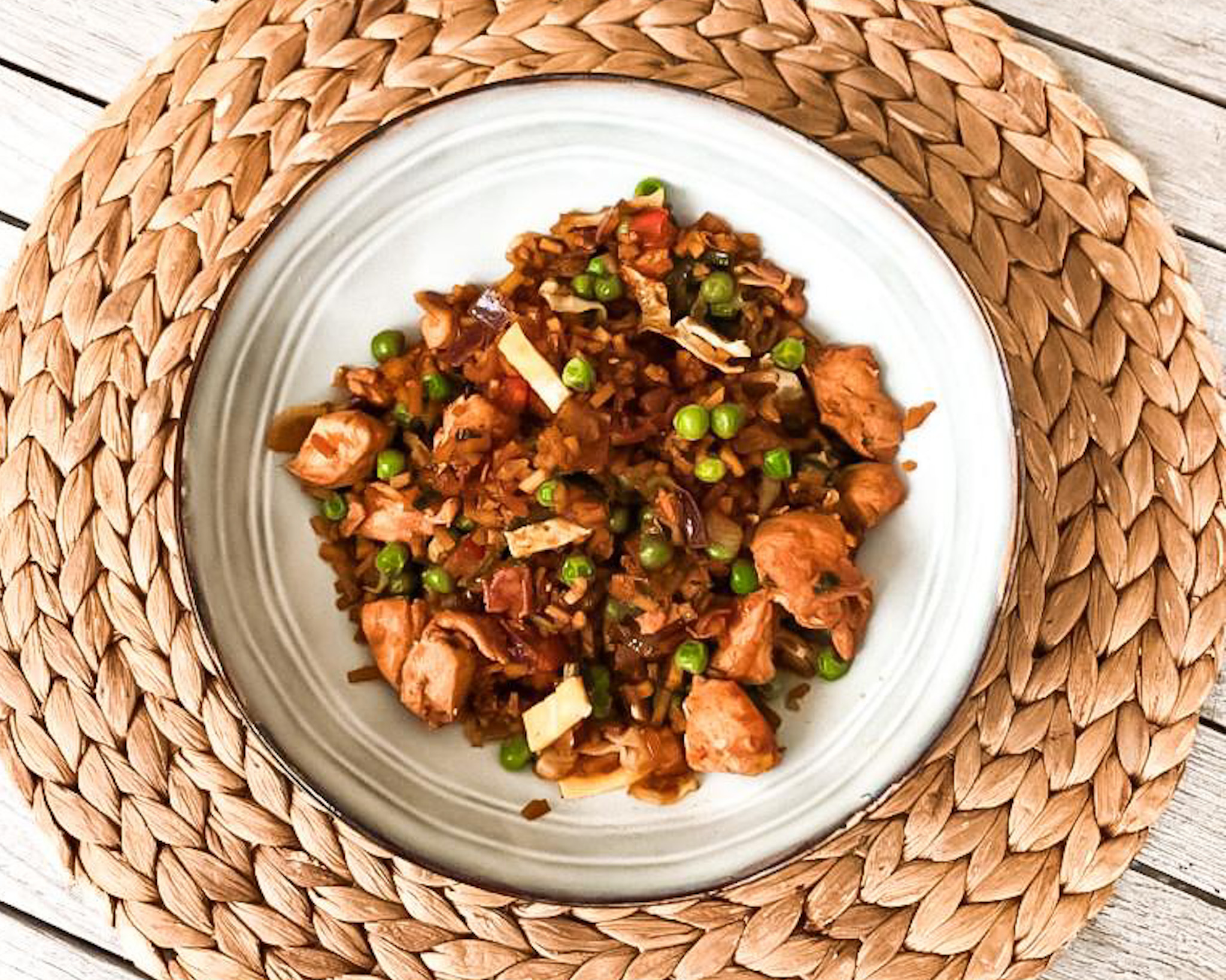 Gele wortel nasi met kip