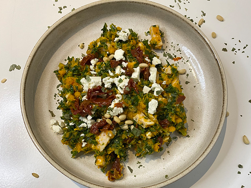 Zoete aardappelstamppot met boerenkool, kip en feta