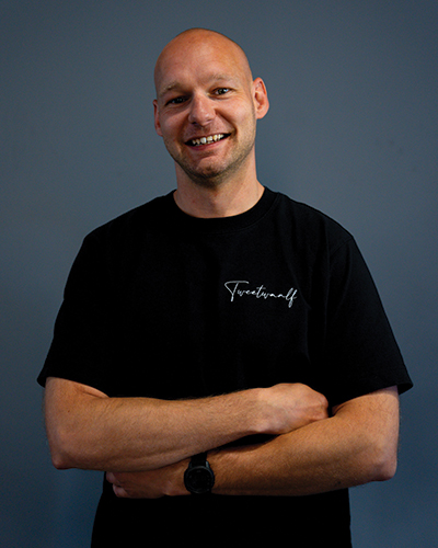 https://dev.twee12.com/wp-content/uploads/2025/05/web-erik.jpg