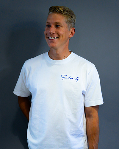 https://dev.twee12.com/wp-content/uploads/2025/06/web-jeffrey.jpg